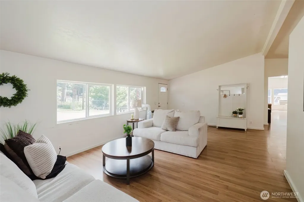 401 E Lk Devereaux Road Allyn WA 98524
