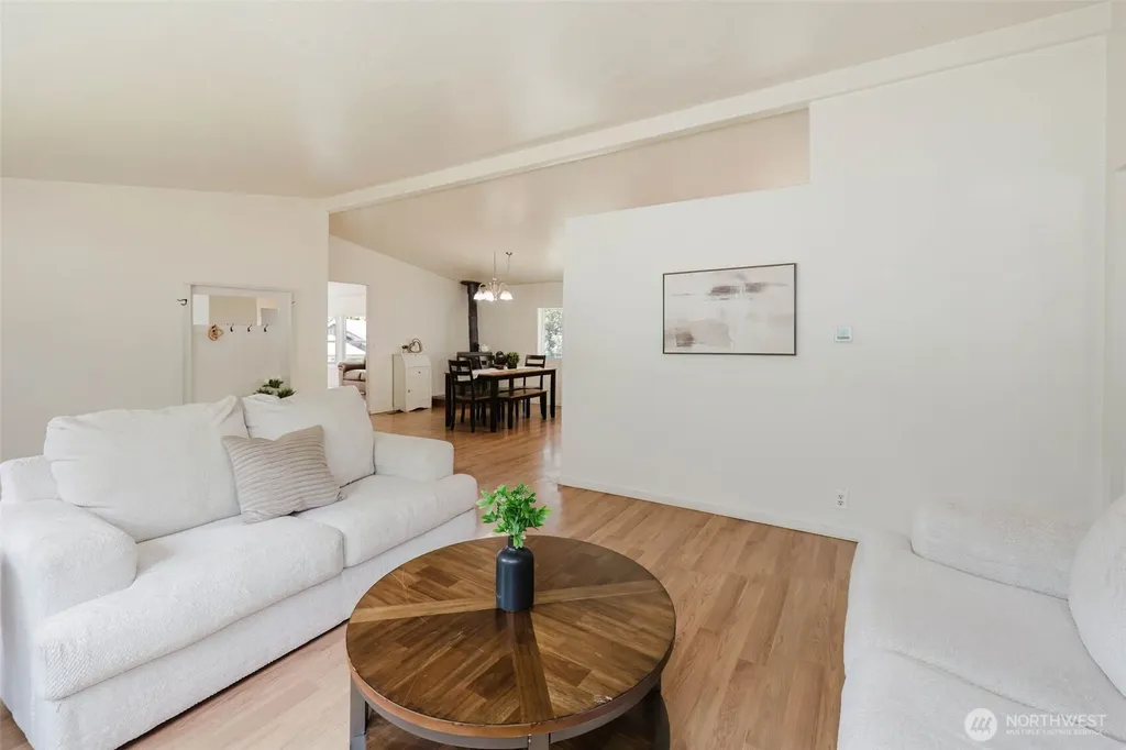 401 E Lk Devereaux Road Allyn WA 98524