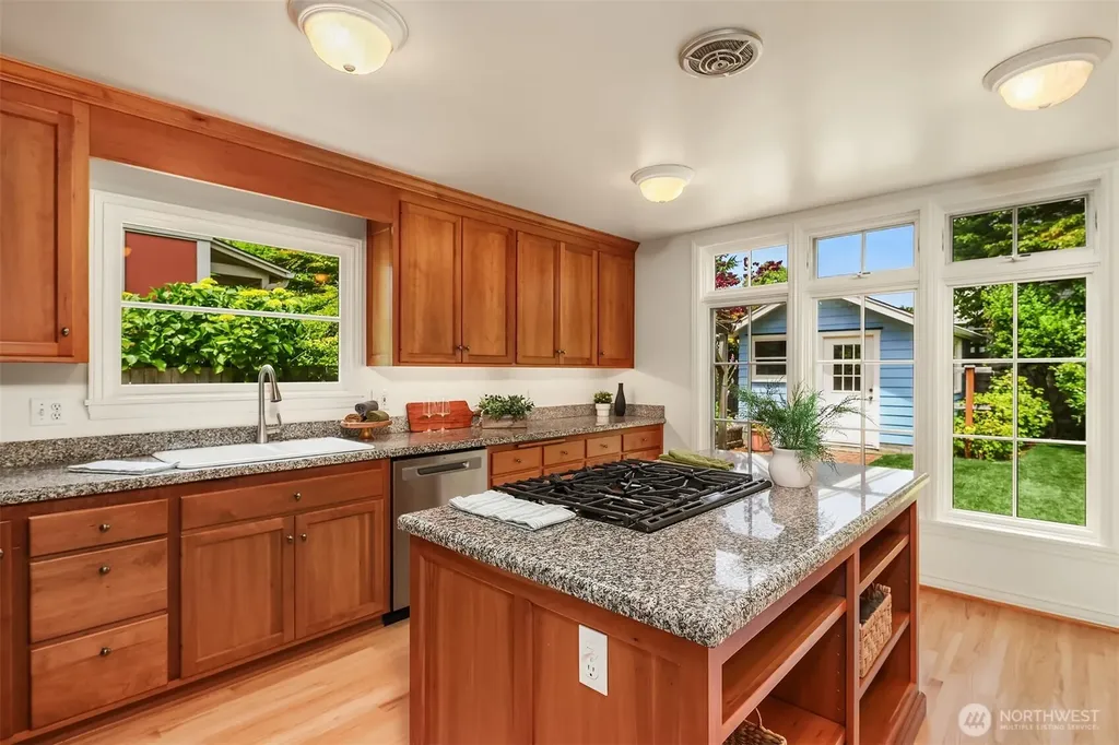 2852 NW 62nd Street Seattle WA 98107