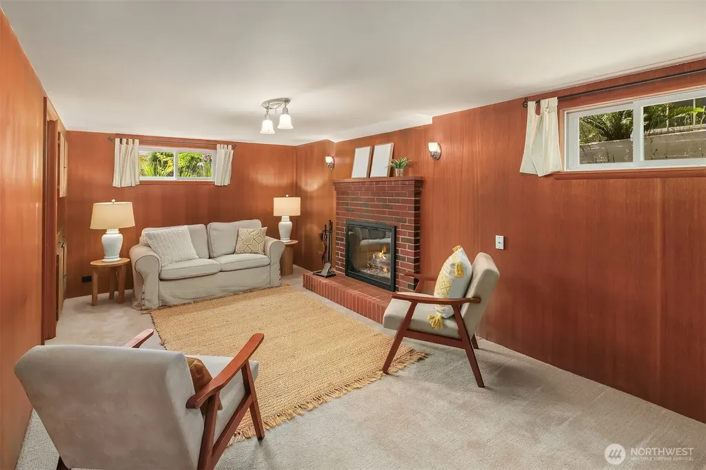 2852 NW 62nd Street Seattle WA 98107