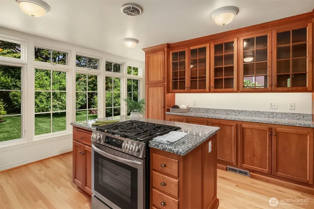 2852 NW 62nd Street Seattle WA 98107