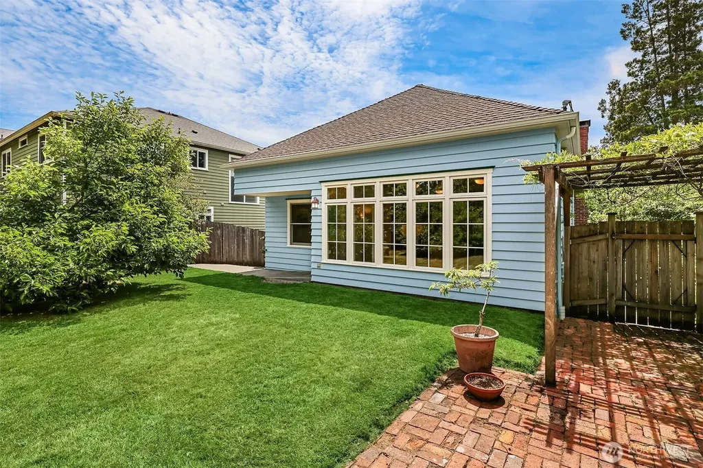 2852 NW 62nd Street Seattle WA 98107