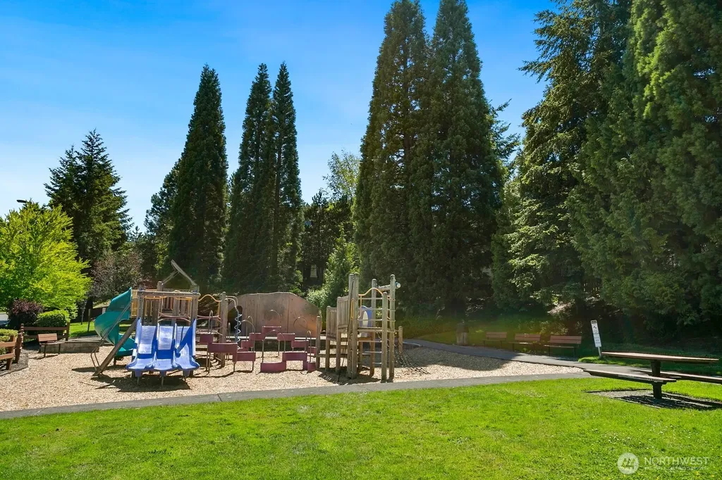 22022 42nd Avenue S Kent WA 98032
