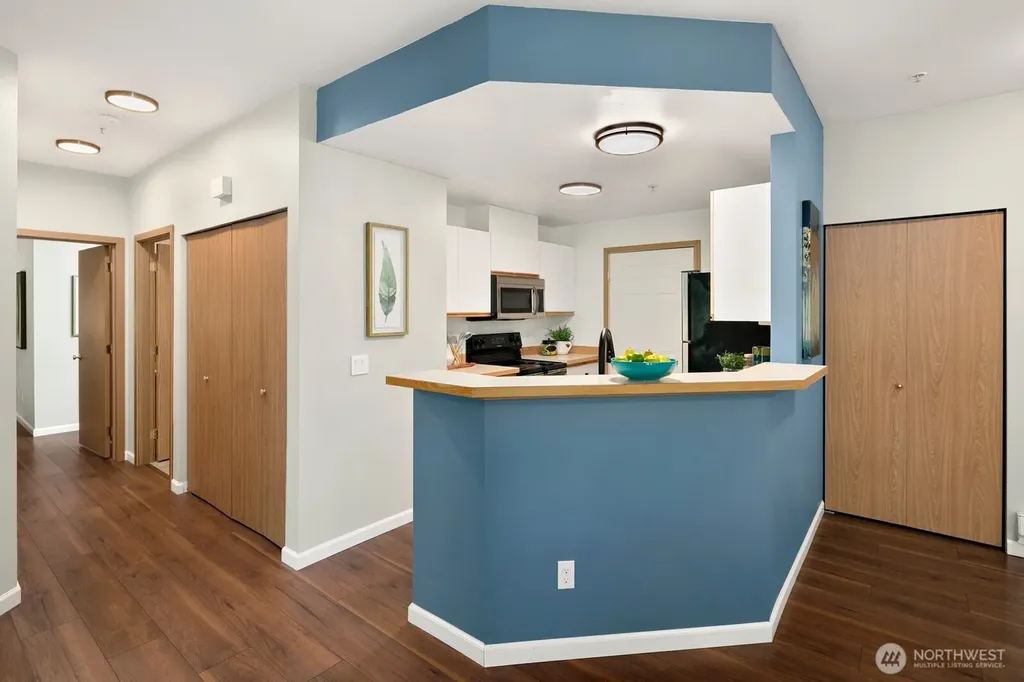 22022 42nd Avenue S Kent WA 98032