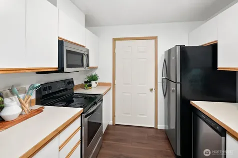 22022 42nd Avenue S Kent WA 98032