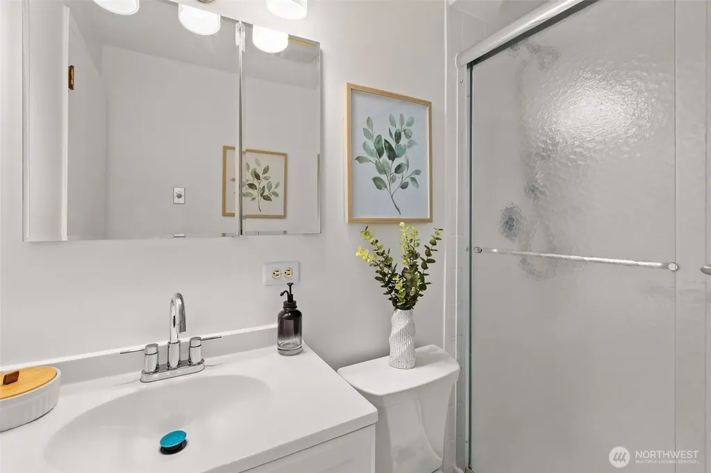 2507 Vashon Court NE Renton WA 98059