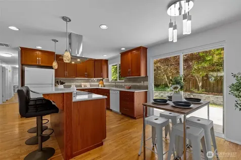 2507 Vashon Court NE Renton WA 98059