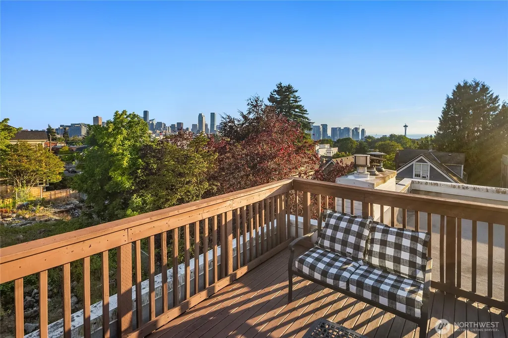 524 12th Avenue E Seattle WA 98102