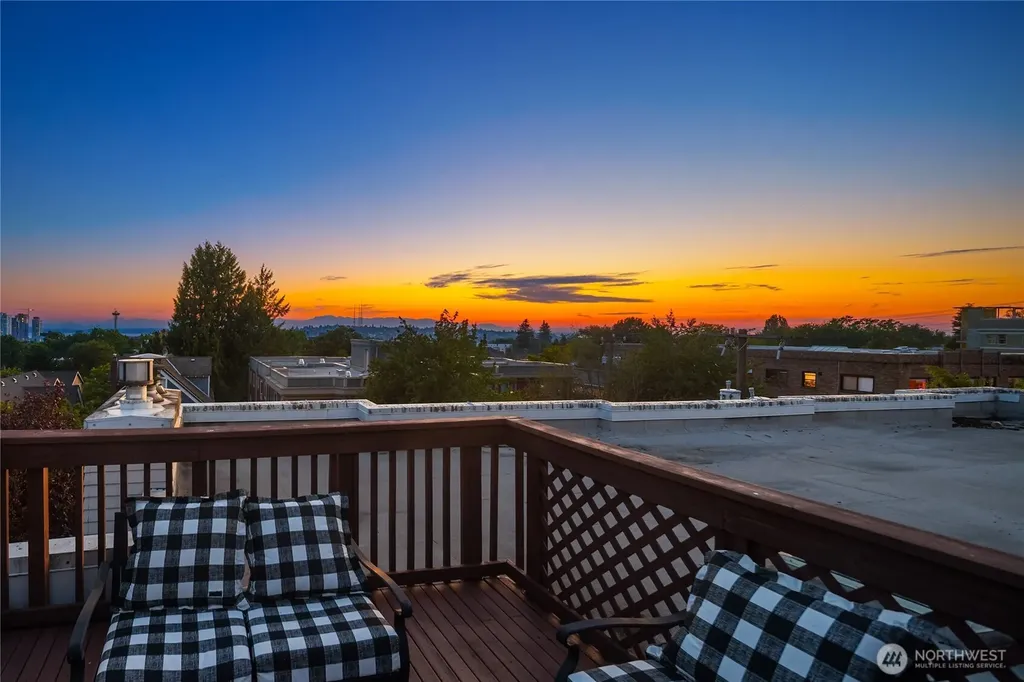 524 12th Avenue E Seattle WA 98102