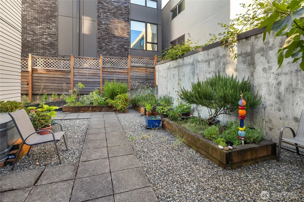 524 12th Avenue E Seattle WA 98102