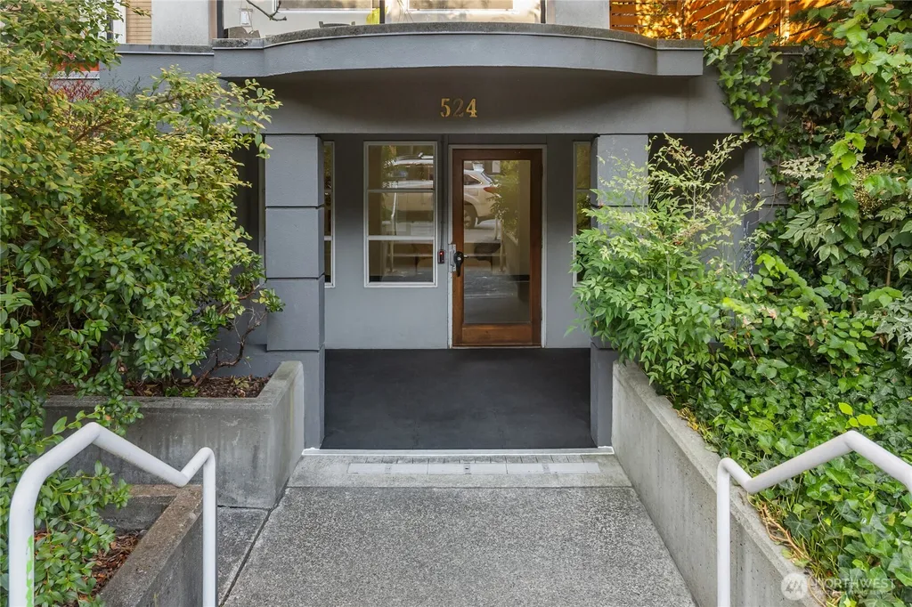 524 12th Avenue E Seattle WA 98102