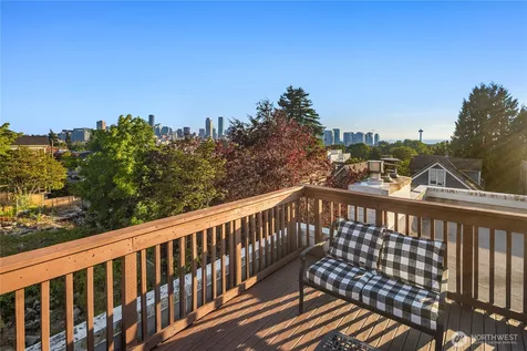 524 12th Avenue E Seattle WA 98102
