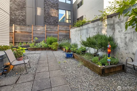 524 12th Avenue E Seattle WA 98102