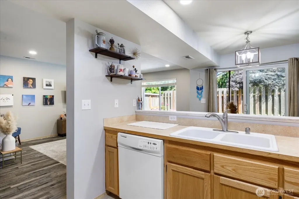 160 NE Melrose Drive Oak Harbor WA 98277