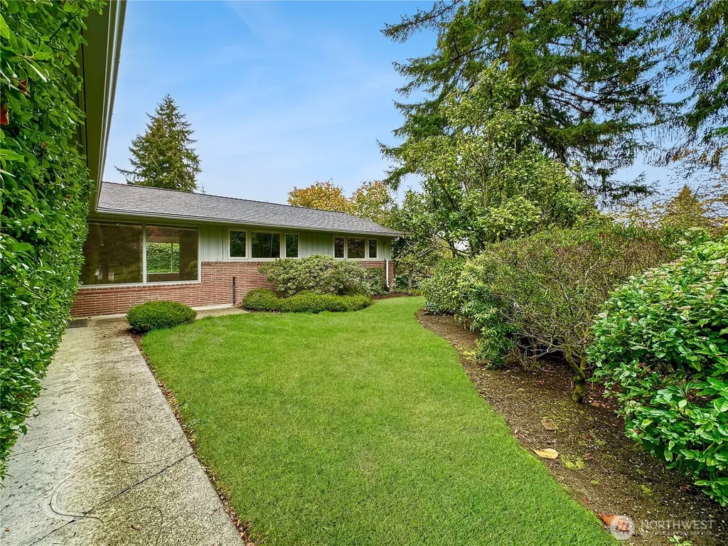 7920 NE 26th Street Medina WA 98039