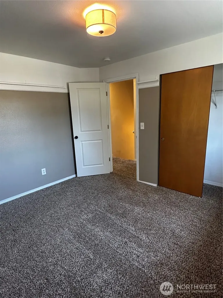 8609 146th St Ct E Puyallup WA 98375