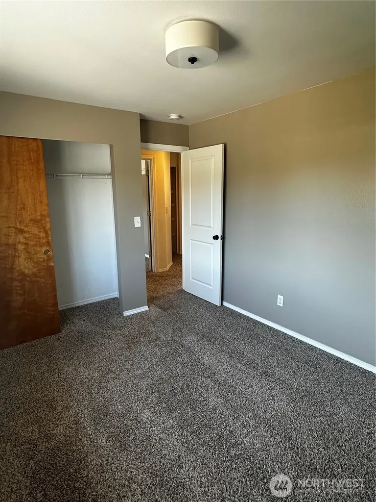 8609 146th St Ct E Puyallup WA 98375