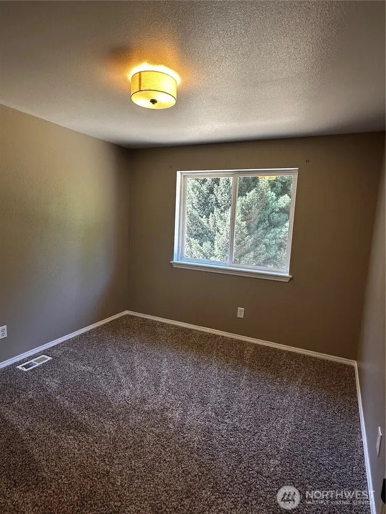 8609 146th St Ct E Puyallup WA 98375