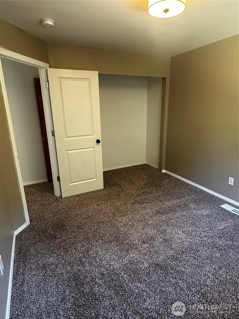 8609 146th St Ct E Puyallup WA 98375