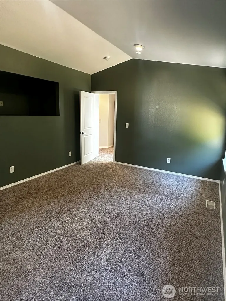 8609 146th St Ct E Puyallup WA 98375