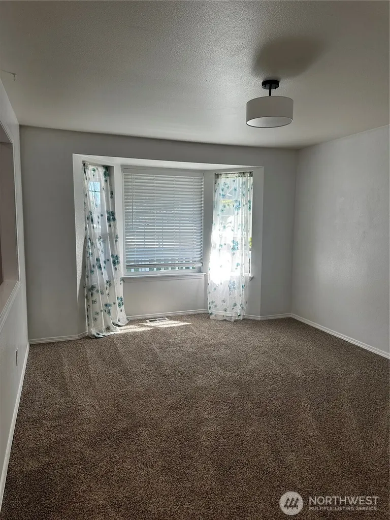 8609 146th St Ct E Puyallup WA 98375