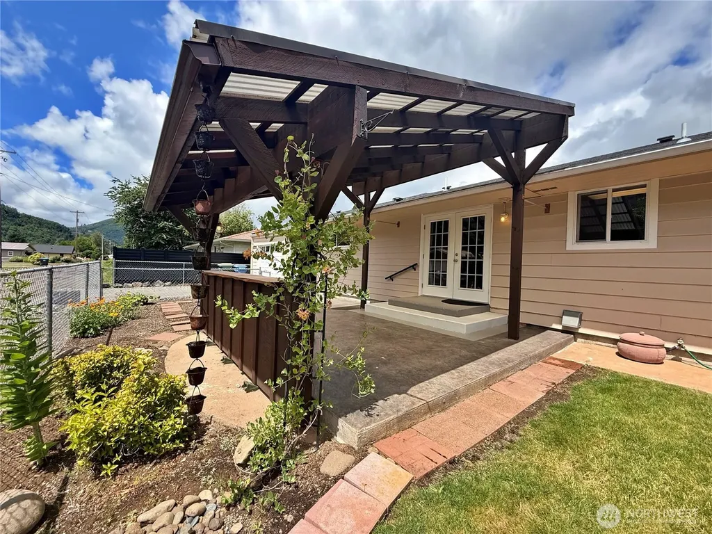 301 Temple Avenue Morton WA 98356