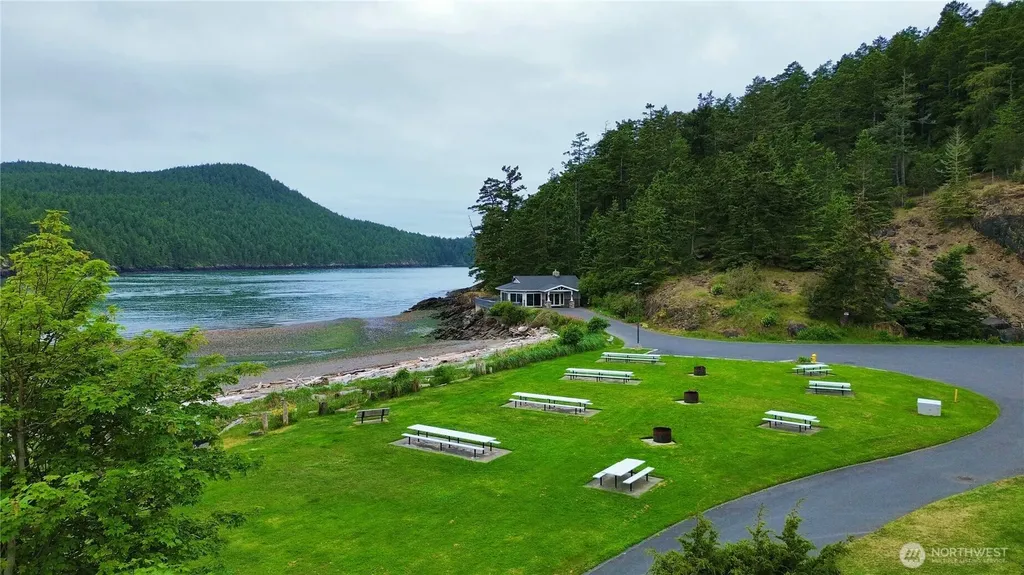 2304 Skyline Way Anacortes WA 98221