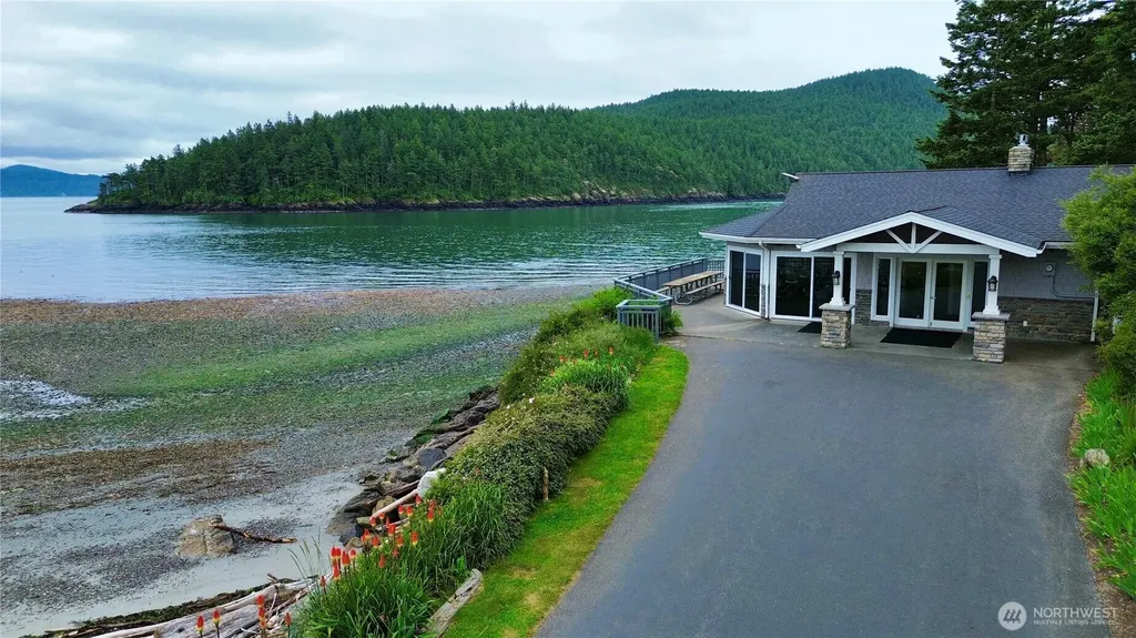 2304 Skyline Way Anacortes WA 98221