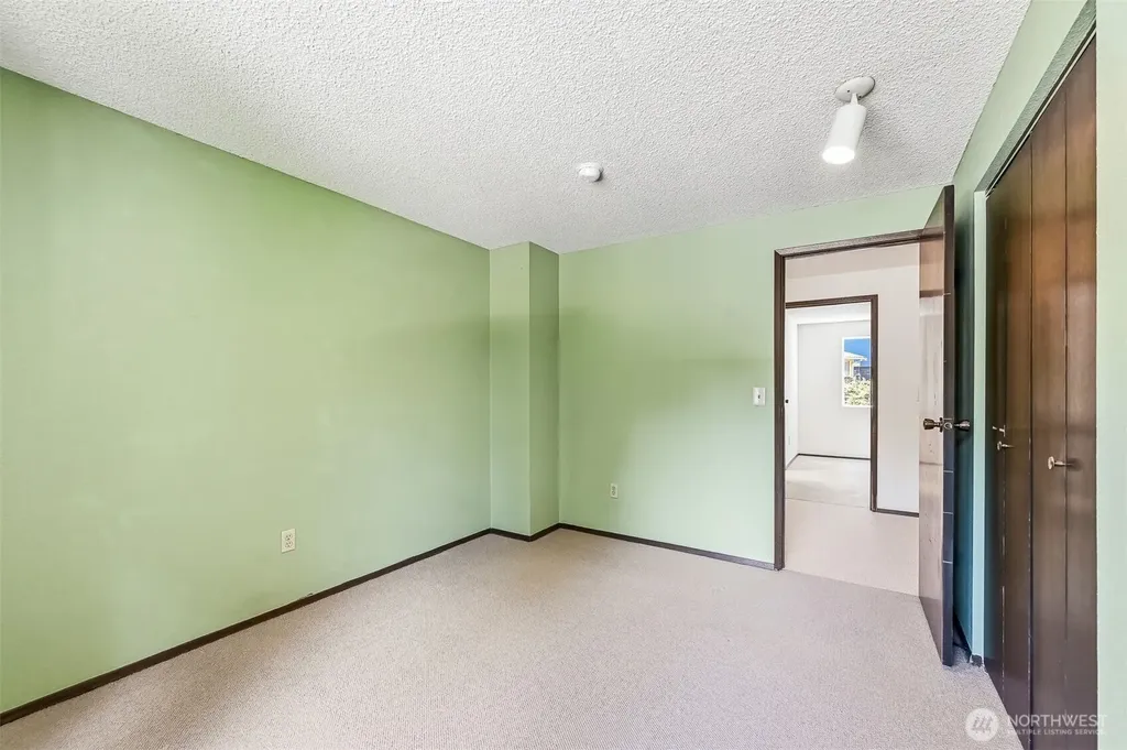 32105 2nd Avenue SW Federal Way WA 98023