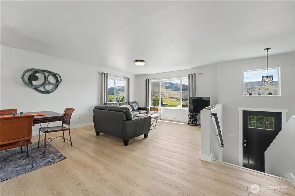 215 San Remo Lane Chelan WA 98816