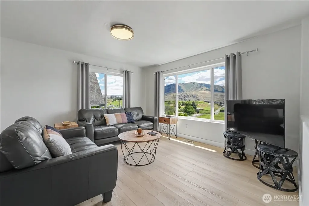 215 San Remo Lane Chelan WA 98816