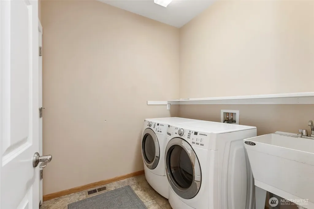 2007 NE Dingley Road Bainbridge Island WA 98110