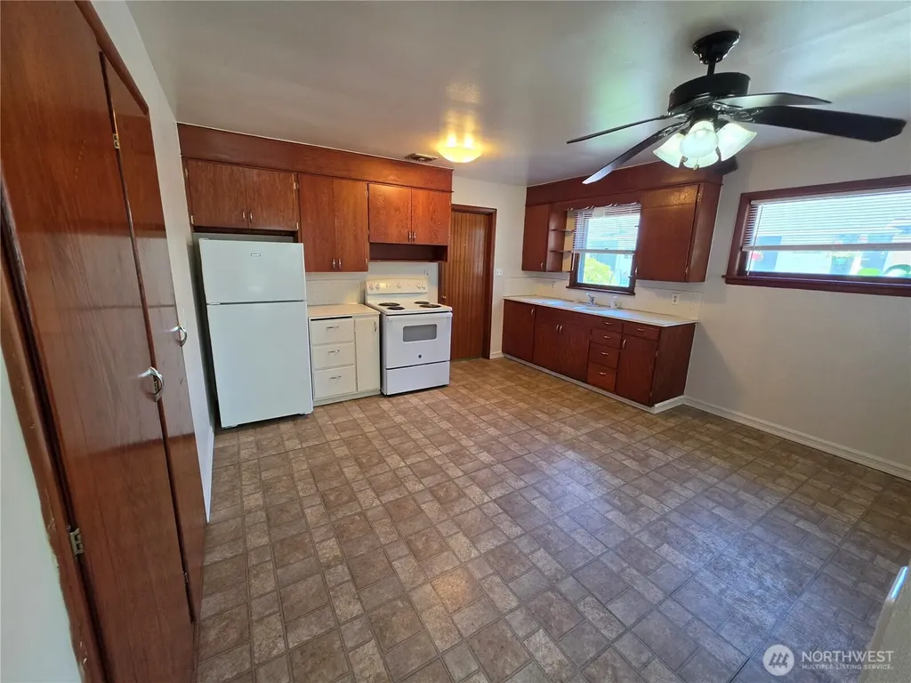 1305 8th Avenue Longview WA 98632