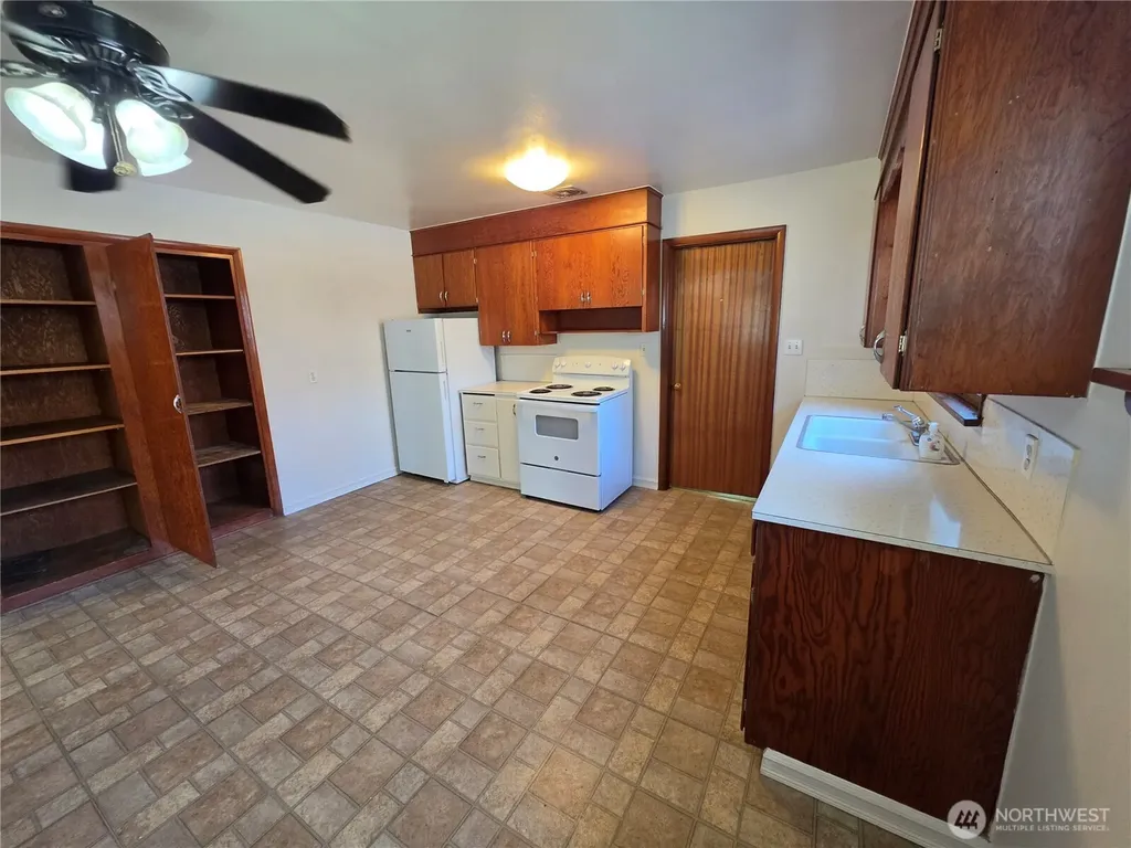 1305 8th Avenue Longview WA 98632