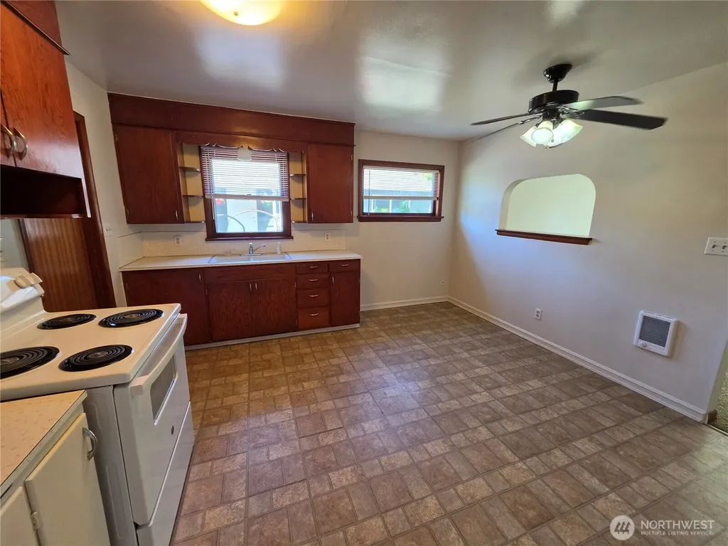 1305 8th Avenue Longview WA 98632