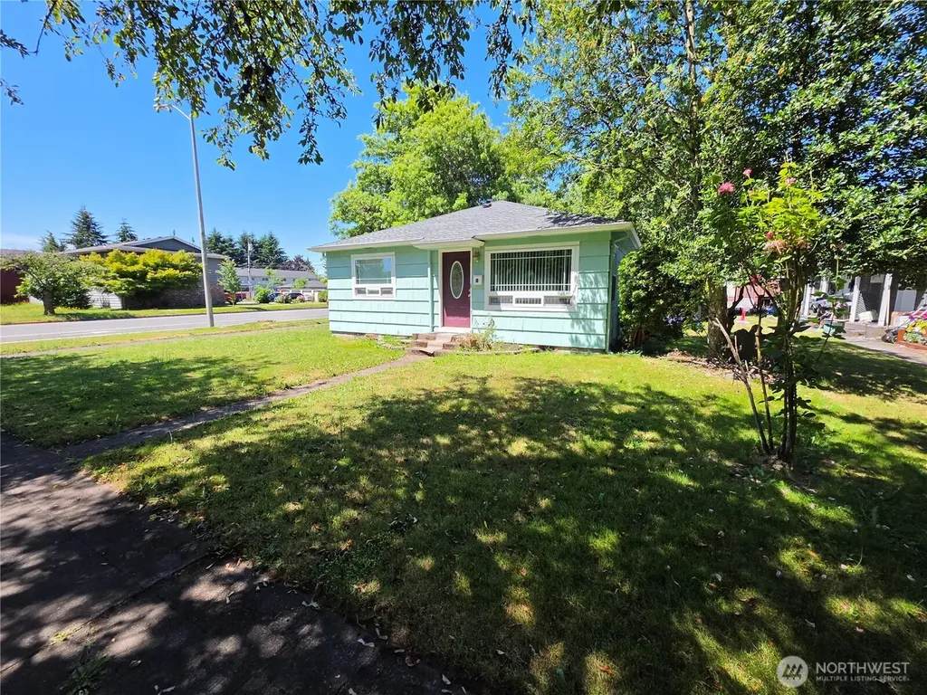 1305 8th Avenue Longview WA 98632