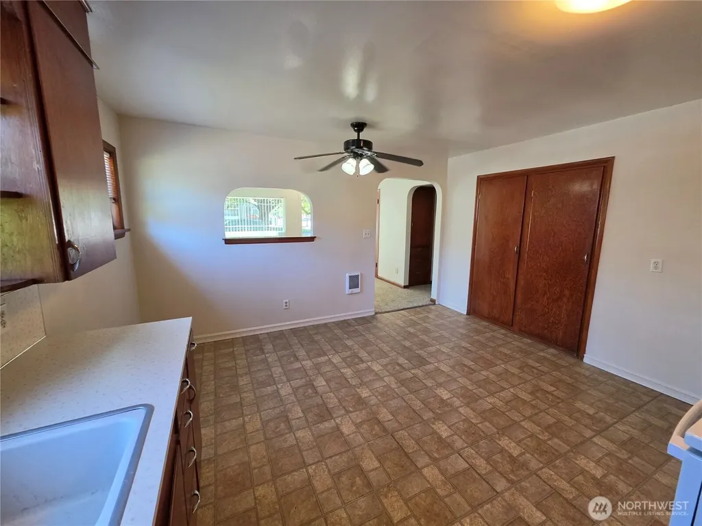 1305 8th Avenue Longview WA 98632