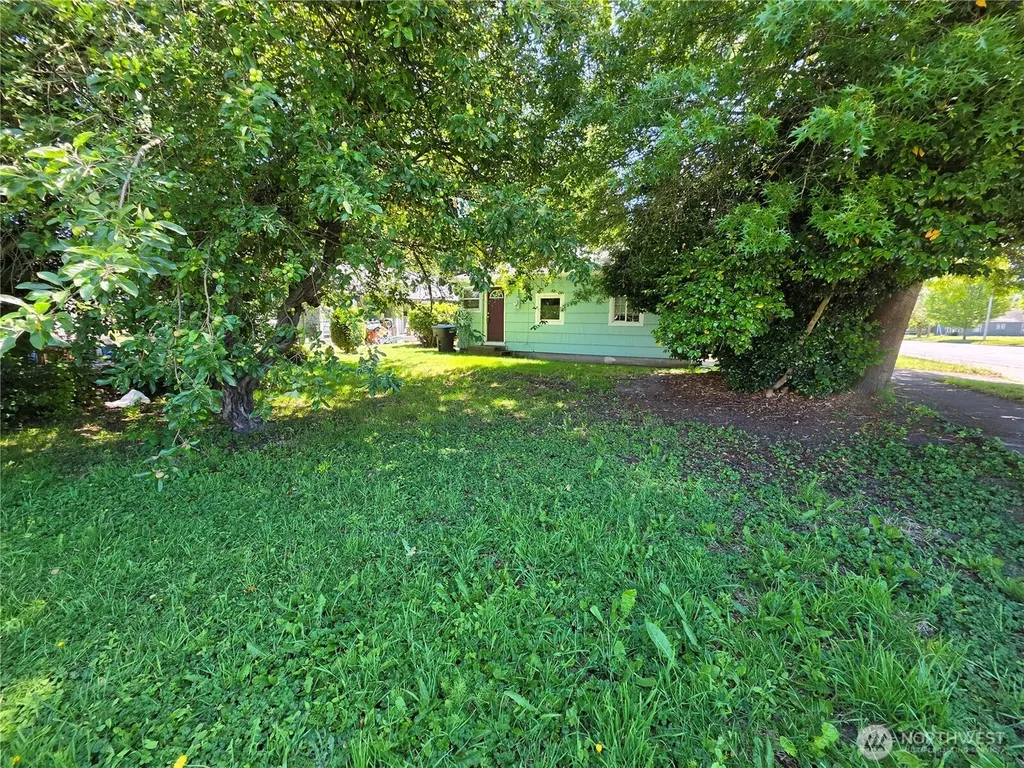 1305 8th Avenue Longview WA 98632