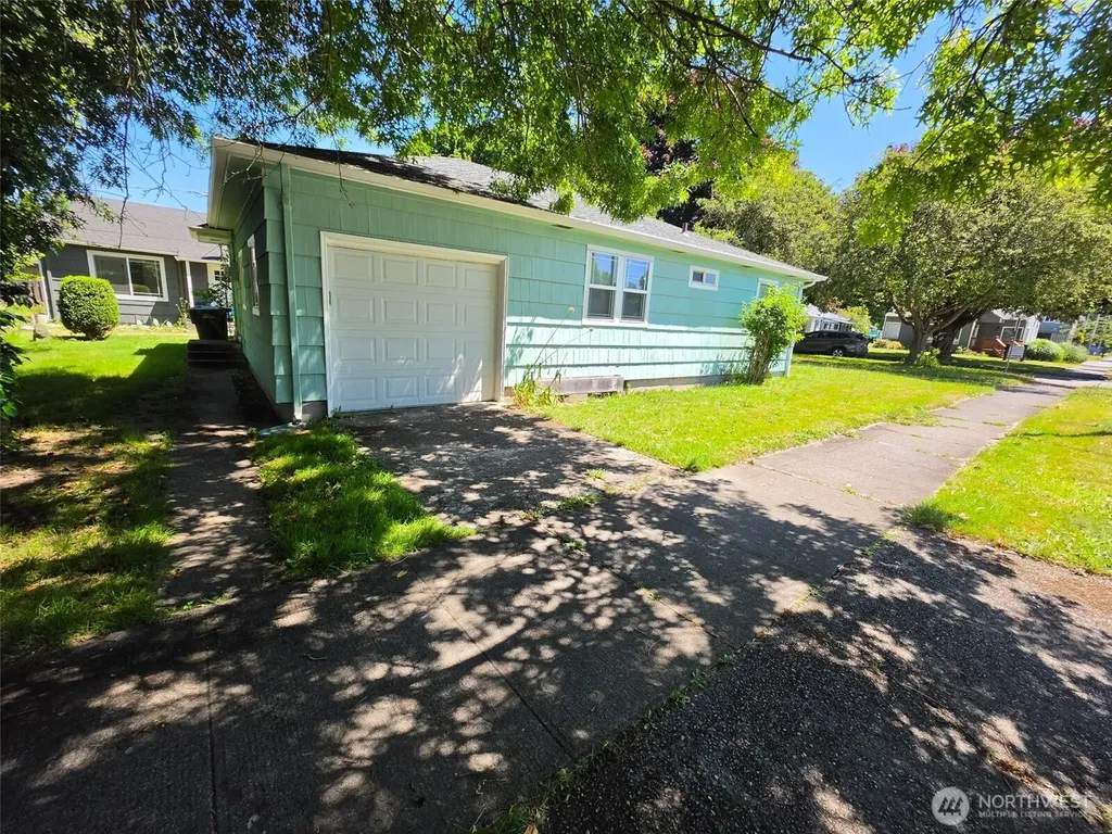 1305 8th Avenue Longview WA 98632