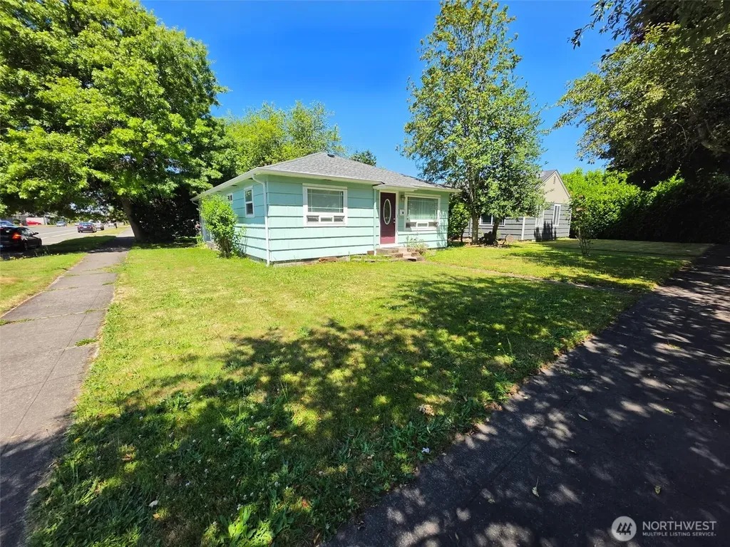 1305 8th Avenue Longview WA 98632