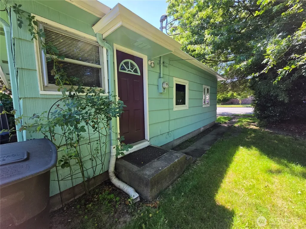 1305 8th Avenue Longview WA 98632