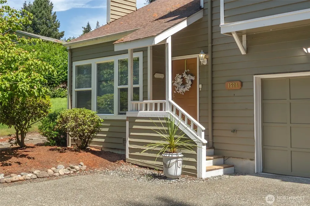 1524 Marine Drive Bremerton WA 98312