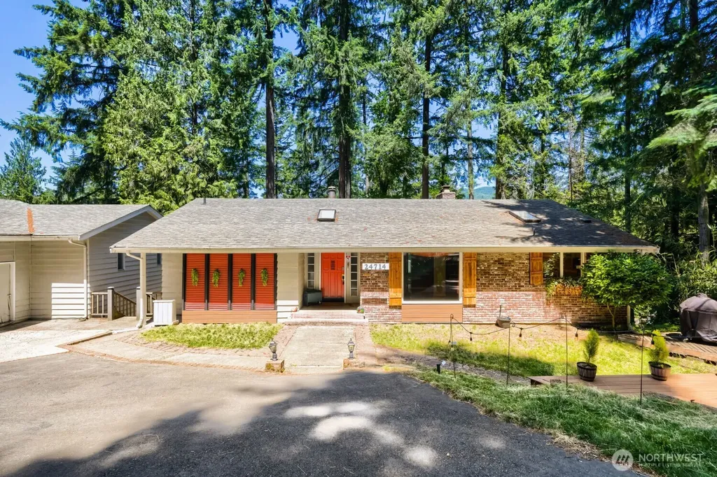 24714 SE Mirrormont Way Issaquah WA 98027