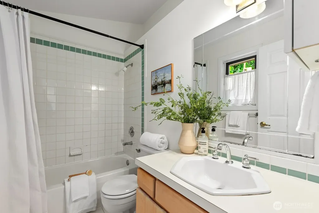 4018 59th Avenue SW Seattle WA 98116