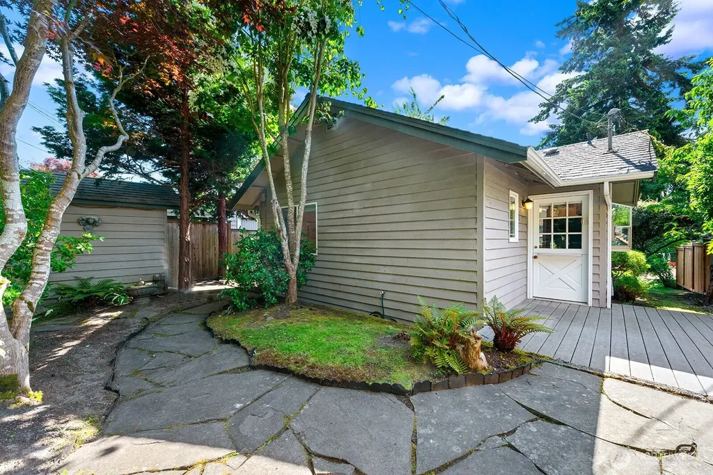 4018 59th Avenue SW Seattle WA 98116