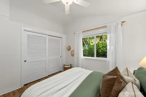 4018 59th Avenue SW Seattle WA 98116