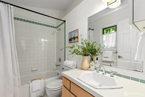 4018 59th Avenue SW Seattle WA 98116