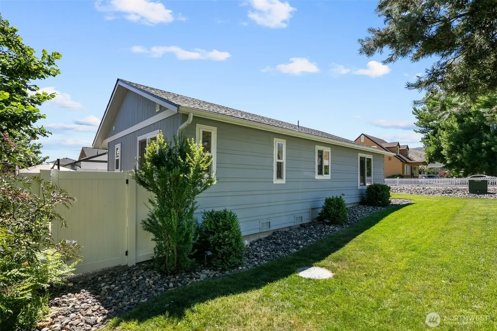 576 Sebastian Way Wenatchee WA 98801