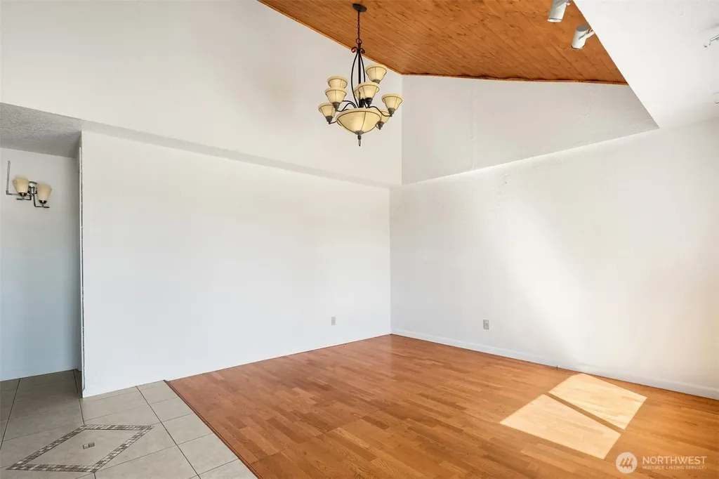 23516 20th Avenue W Bothell WA 98021