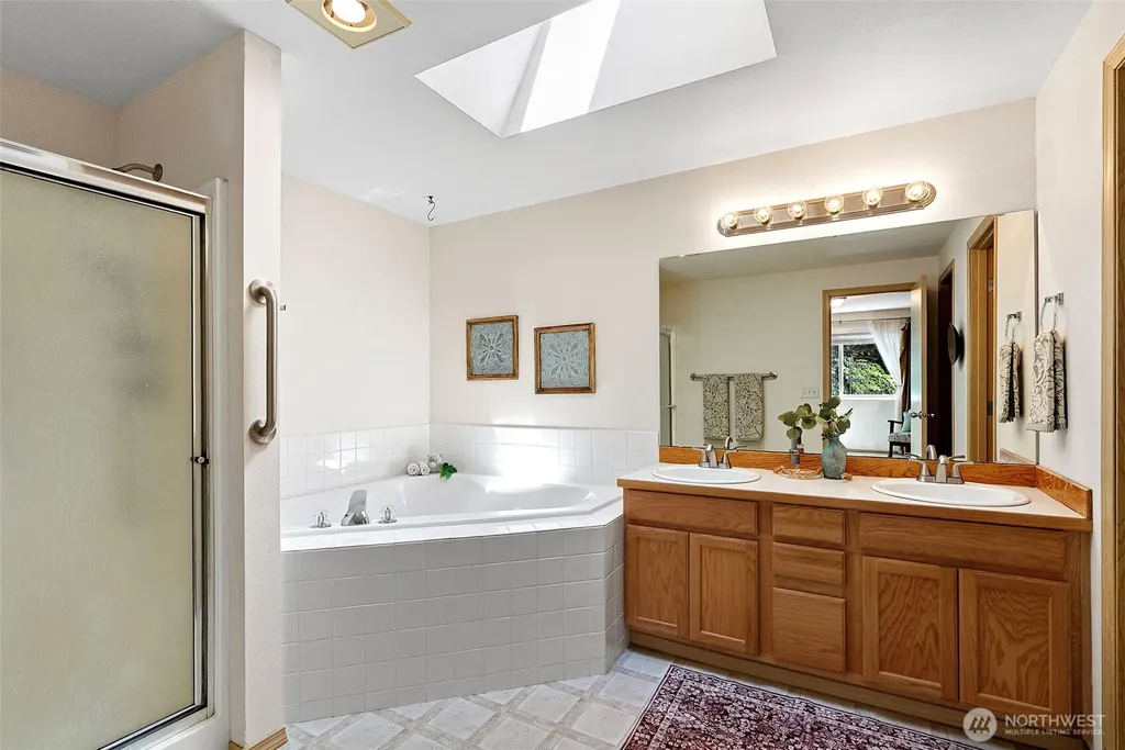 5560 NW Millglade Lane Bremerton WA 98312